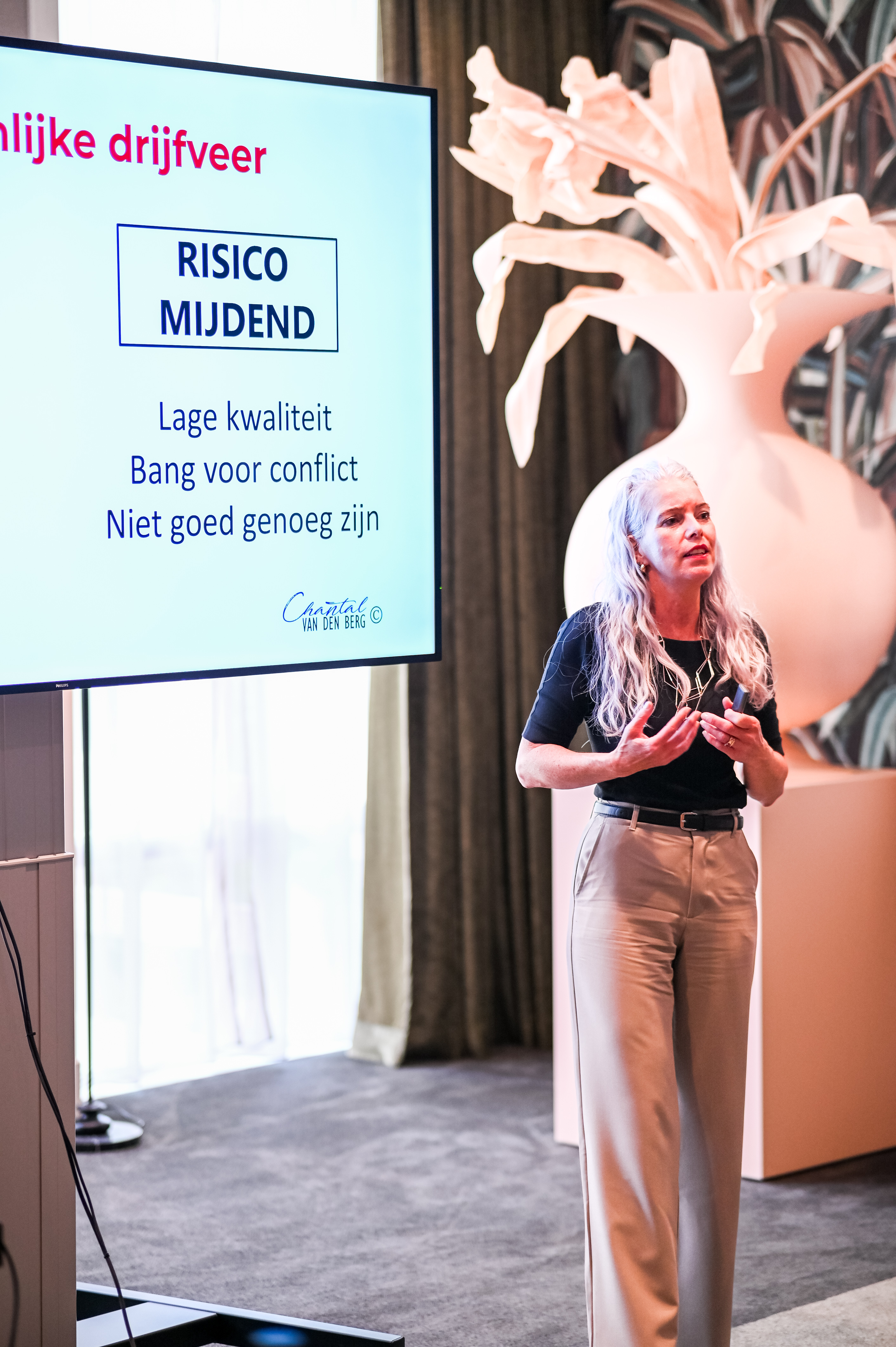 Chantal van den Berg keynote leiderschap en veerkracht risico en gedrag